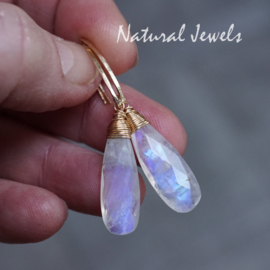 xxx - verkocht - xxx Maansteen oorbellen lang