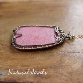 Gouden hanger roze edelsteen