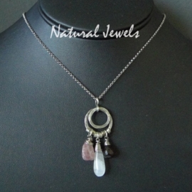 Small robust pink pendant