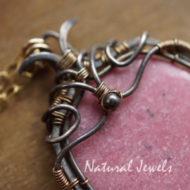 Gouden hanger roze edelsteen