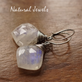 xxx - verkocht - xxx Zilveren Maansteen oorbellen bladvorm