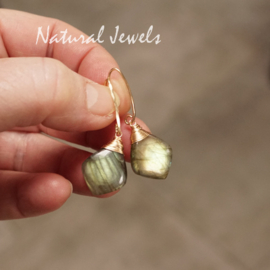 Gouden Labradoriet oorbellen