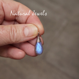 Labradoriet blauw hangertje