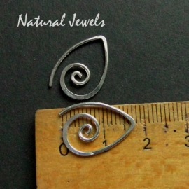 xxx - verkocht xxx Tiny zilveren spiral oorbellen