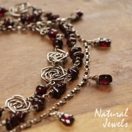 xxx - verkocht - xxx Necklace Roses and Garnet