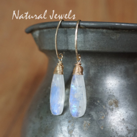 xxx - verkocht - xxx Maansteen oorbellen lang