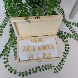 Psssst....wij willen jullie iets vertellen | Hoera, jullie worden opa en oma (oker)