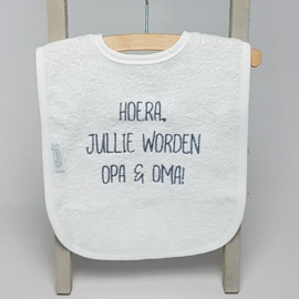 Houten giftbox flesje grijs | Hoera, jullie worden.....