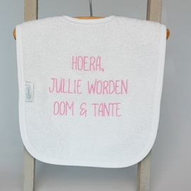 Houten giftbox labeldoekje roze | Hoera, jullie worden.......