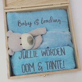 Houten giftbox tutdoekje blauw | Hoera, jullie worden.....