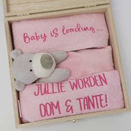 Houten gift box tutdoekje roze | Hoera, jullie worden oom en tante!