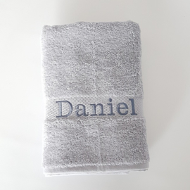 Handdoek grijs | geborduurd met naam