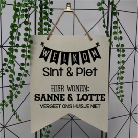 Houten vaantje | Welkom Sint en Piet, hier wonen....vergeet ons huisje niet