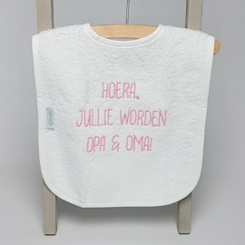 Houten giftbox labeldoekje roze | Hoera, jullie worden.......