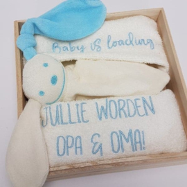 Houten giftbox tutpopje blauw | Hoera, jullie worden.....