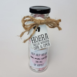 Houten giftbox flesje roze | Hoera, jullie worden.....