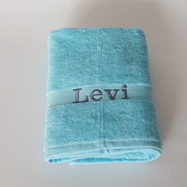 Handdoek licht blauw | geborduurd met naam