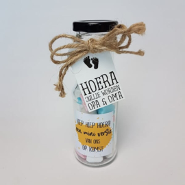 Houten giftbox flesje oker | Hoera, jullie worden.....