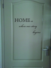 deursticker: HOME is where our story begins