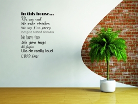 muursticker:In this house (verschillende letters)