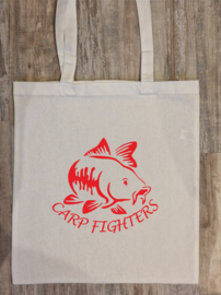 Tekst: CARP FIGHTERS