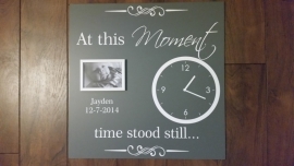 tekstbord : At this moment time stood still...