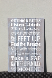 Tekstbord: Outdoor Rules ( love our grandchildren )