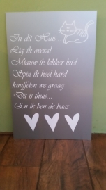 Tekstbord: in dit huis... met kat