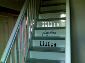 trapsticker: play chess (met schaakstukken )