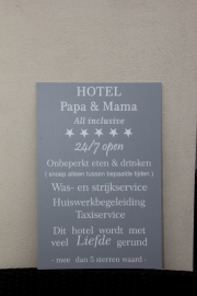 tekstbord:Hotel Papa & Mama
