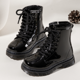 Black shiny boots (verzenddatum 9 okt)