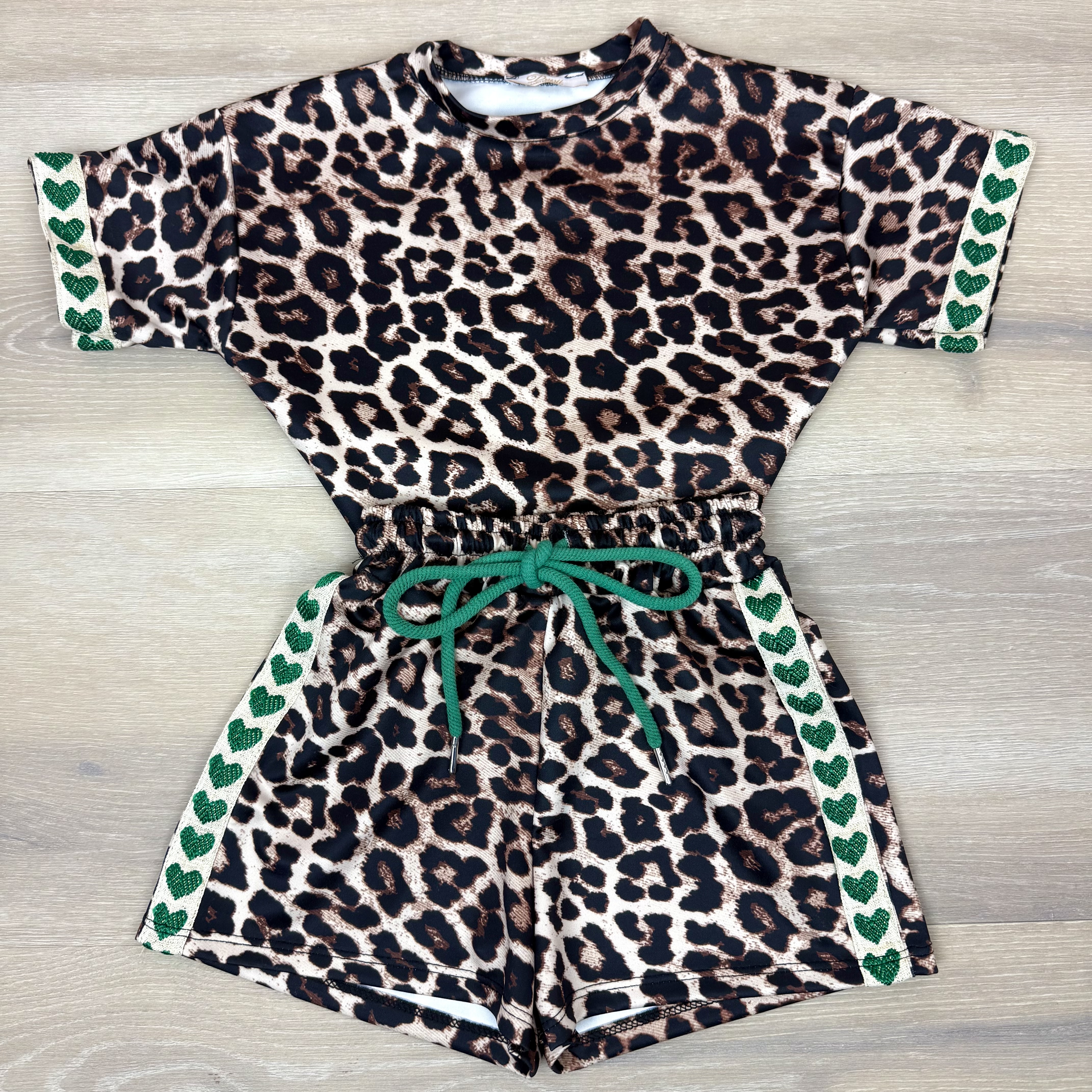 Short leopard set green hearts