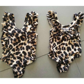 Leopard ruffled swimsuit 