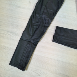 Black split legging