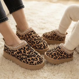 Cozy Leopard slides (twinning)