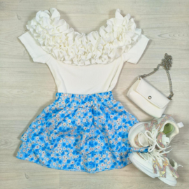 Oh so ruffly top with a bag