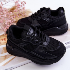 Basic black reflection sneaker