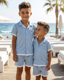 Blue with a touch of white set