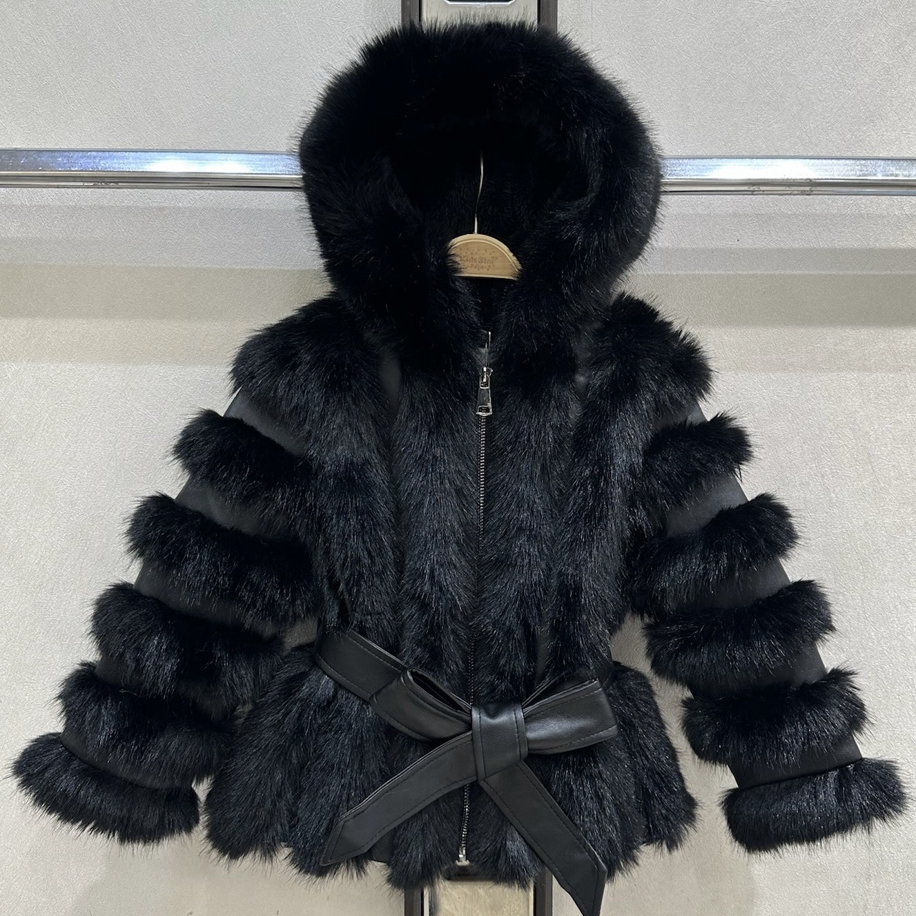 Chic & furry hooded jacket - Zwart (Verzenddatum 7 augustus)