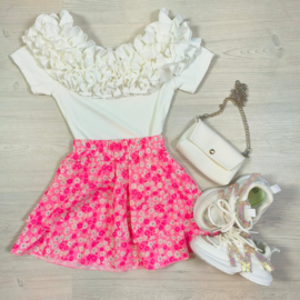 Oh so ruffly top with a bag