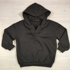 Essential V-Neck Hoodie - zwart