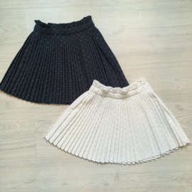 Diamond pleated skirt
