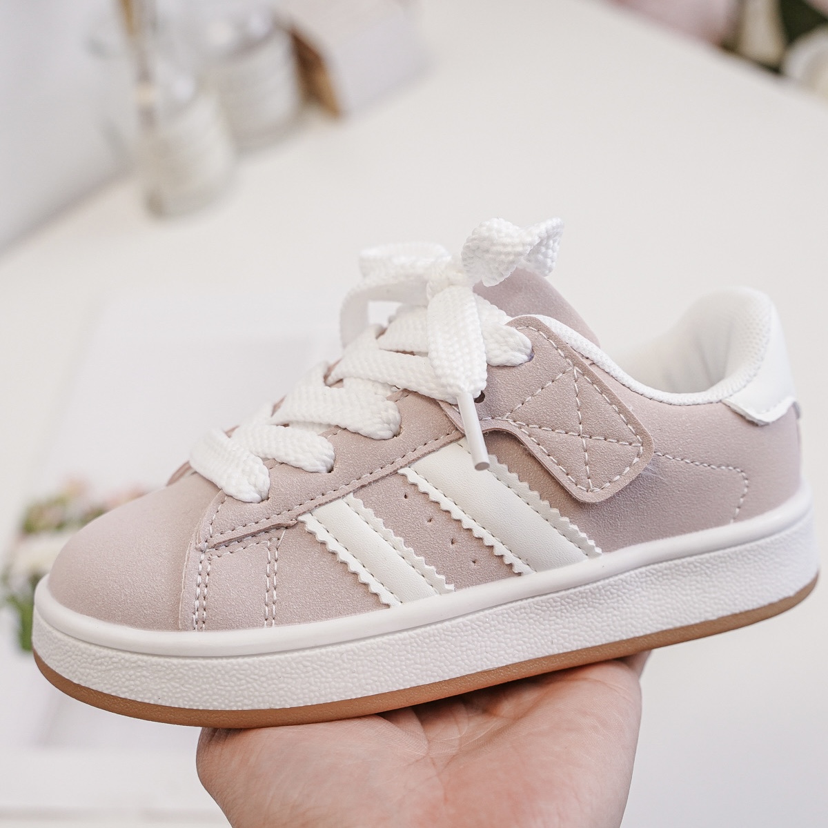 My pink fave sneakers met klittenband