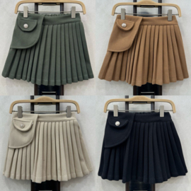 Buttoned & Pleated skirt