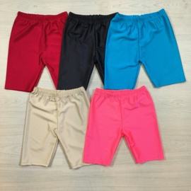 Shiny sporty short