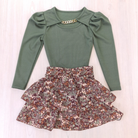 Flower skirt & green chained top