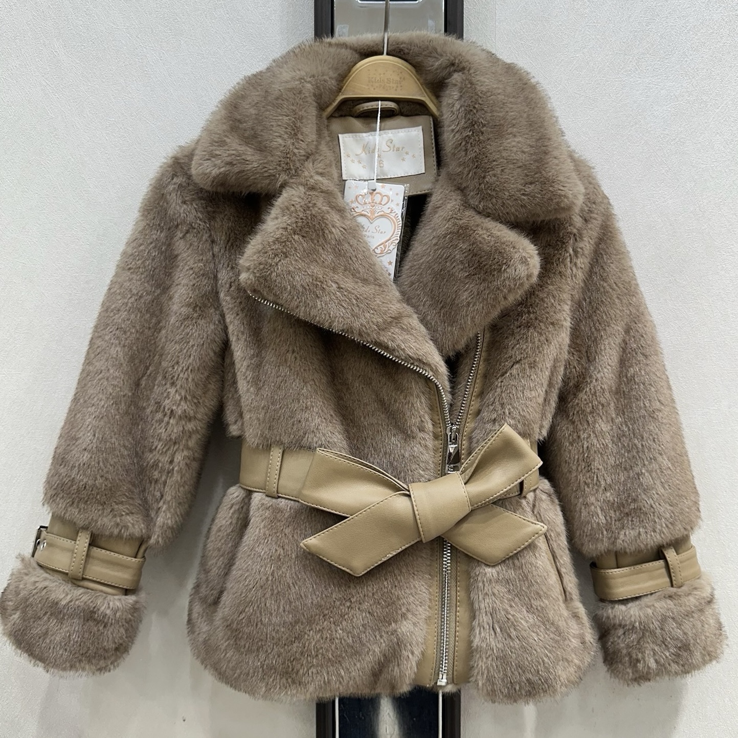Furry & belted jacket - taupe (Verzenddatum 7 augustus)