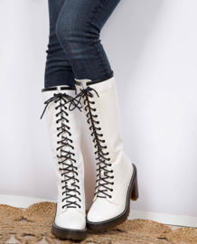 Laced boots - White