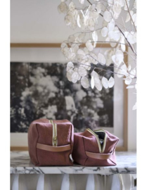 Toilettas "La Cerise sur le Gâteau" cube Iona rhubarbe GM, met of zonder naam geborduurd