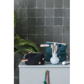 Toilettas "La Cerise sur le Gâteau" cube Iona Caviar GM, met of zonder naam geborduurd